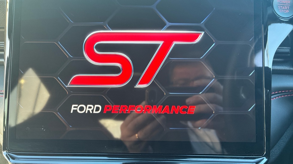 Ford Puma ST 1.0 EcoBoost Hybrid mHEV 170 ST 5dr DCT Petrol Hatchback - Image 47