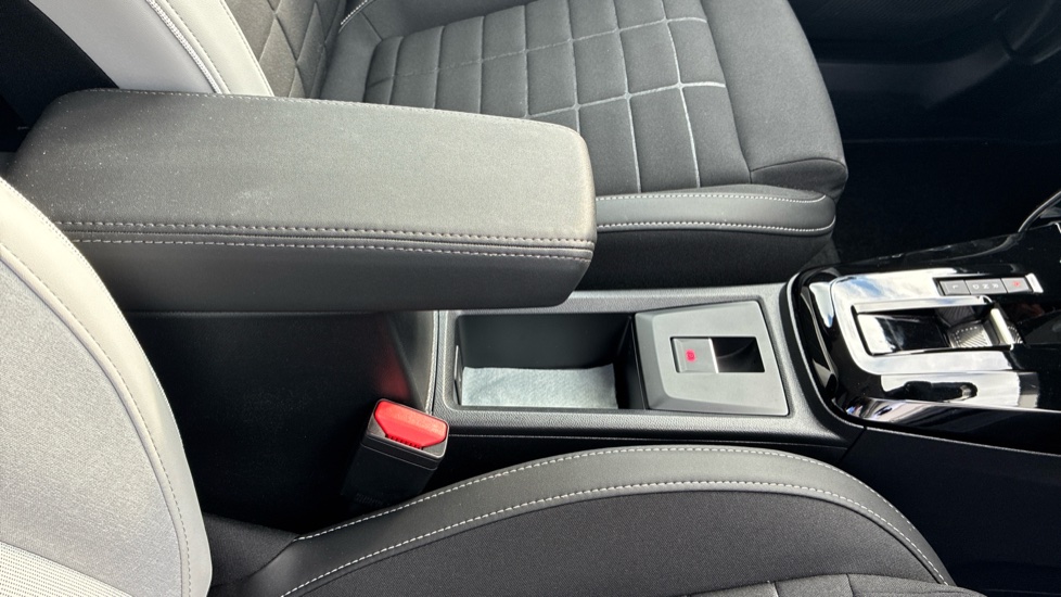 Citroen C3 1.2 Hybrid [110] Max 5dr e-DCS6 Petrol Hatchback - Image 29