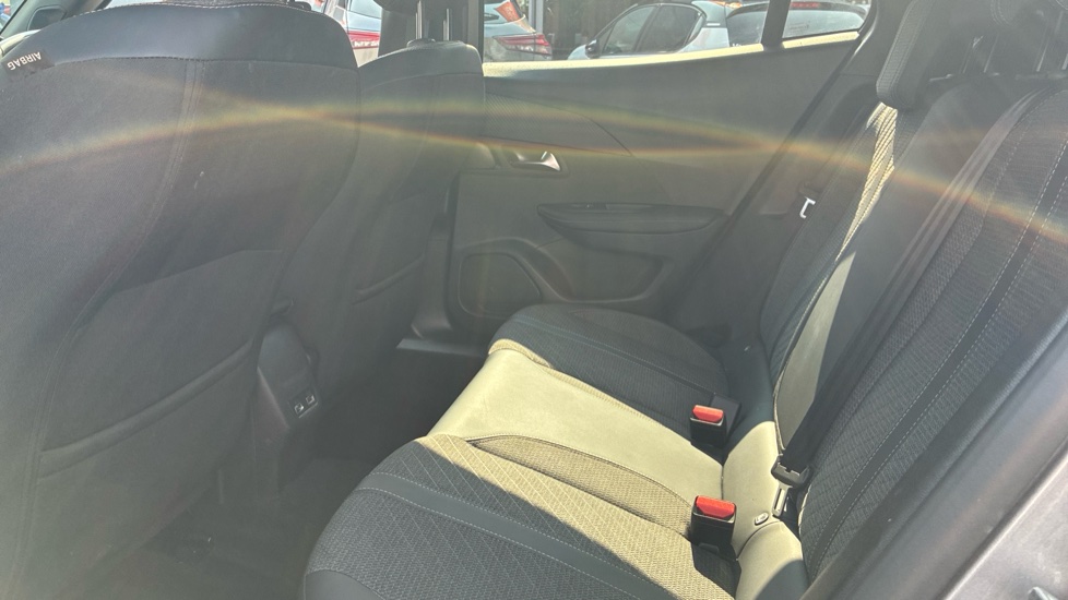 Peugeot 2008 100kW Allure 50kWh 5dr Auto Electric Estate - Image 16