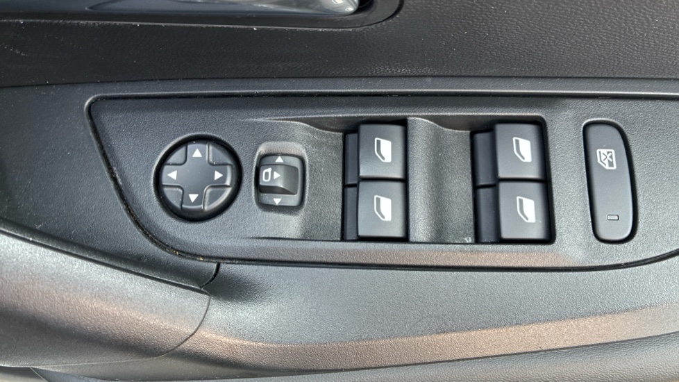 Peugeot 2008 100kW Allure 50kWh 5dr Auto Electric Estate - Image 28