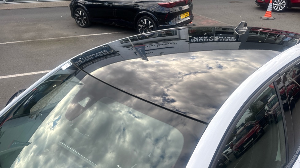 Peugeot 208 1.2 PureTech 100 GT 5dr Petrol Hatchback - Image 25
