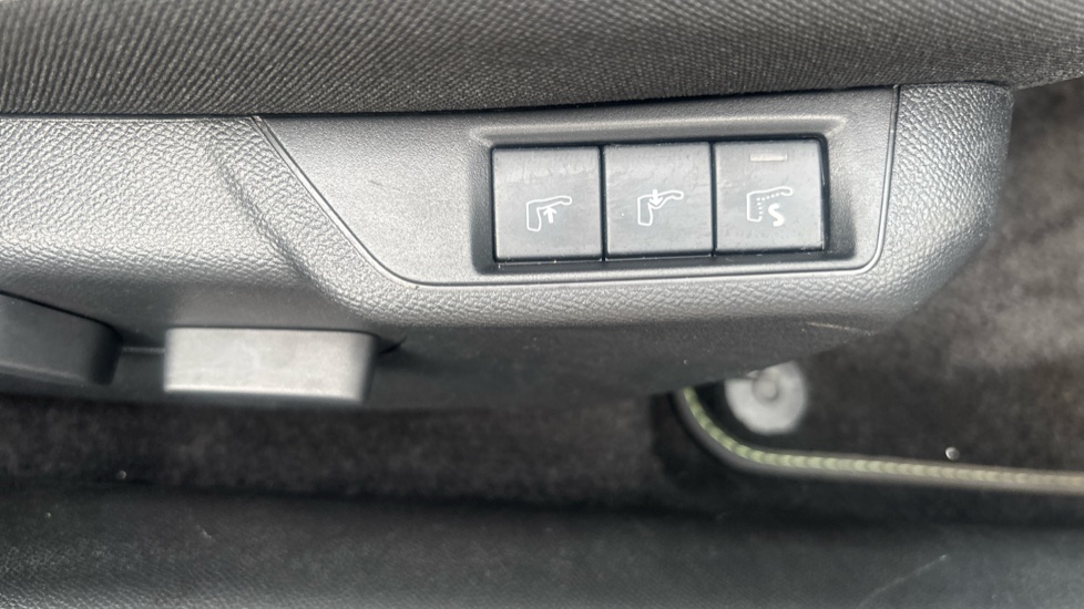 Peugeot 208 1.2 PureTech 100 GT 5dr Petrol Hatchback - Image 28