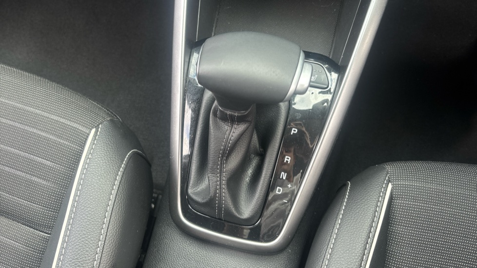 Kia Stonic 1.0T GDi 48V GT-Line S 5dr DCT Petrol Estate - Image 13