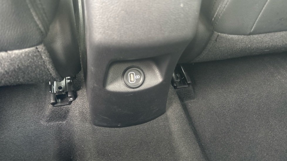 Kia Stonic 1.0T GDi 48V GT-Line S 5dr DCT Petrol Estate - Image 23