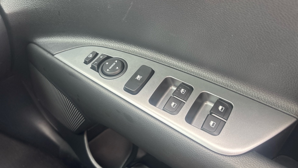 Kia Stonic 1.0T GDi 48V GT-Line S 5dr DCT Petrol Estate - Image 29
