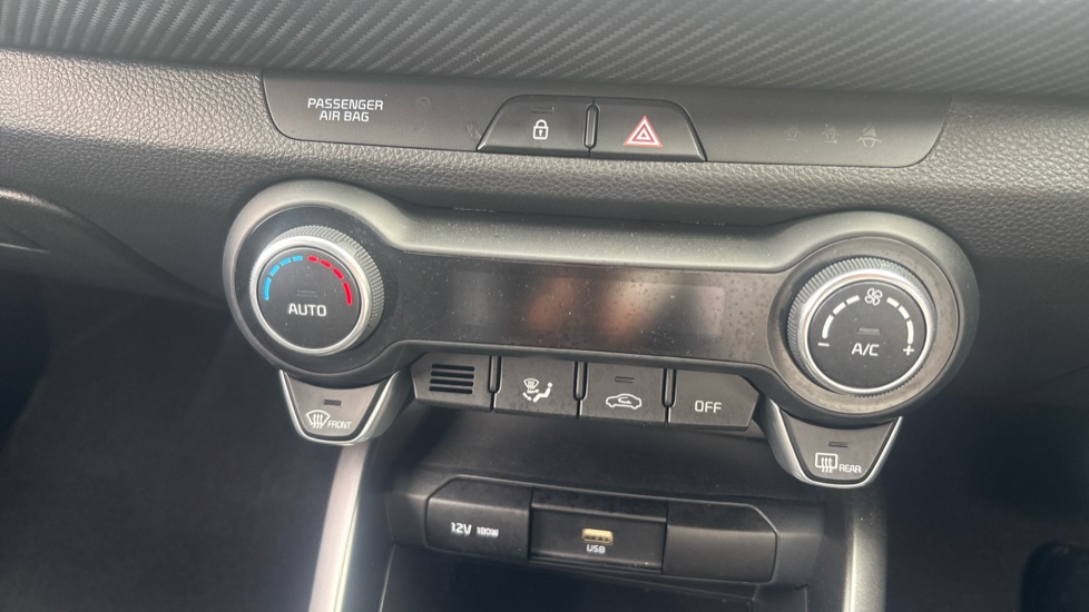 Kia Stonic 1.0T GDi 48V GT-Line S 5dr DCT Petrol Estate - Image 33
