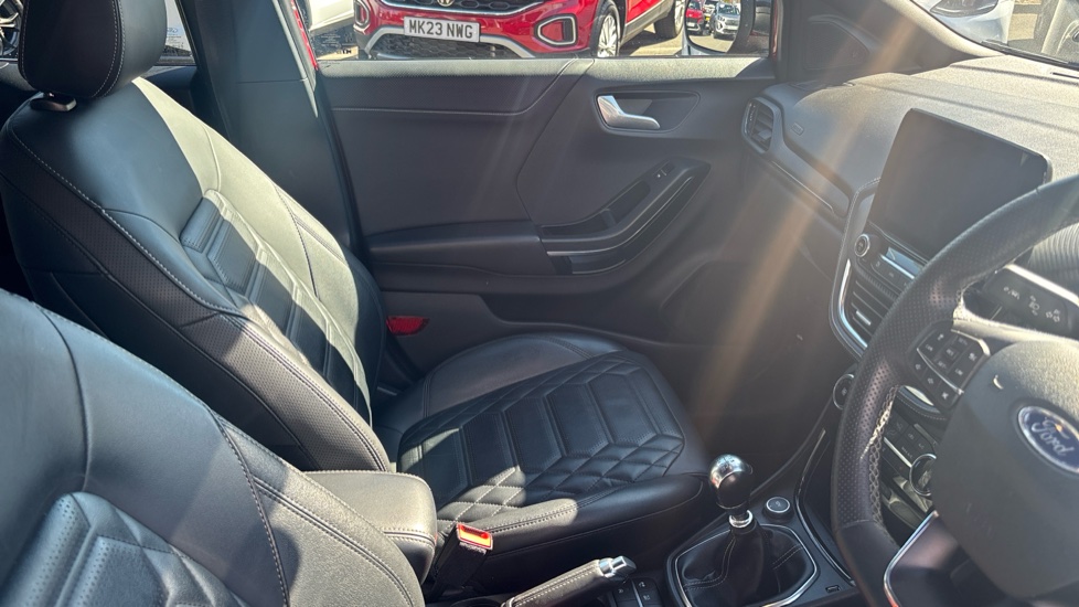 Ford Puma 1.0 EcoBoost Hybrid mHEV 155 ST-Line Vignale 5dr Petrol Hatchback - Image 14
