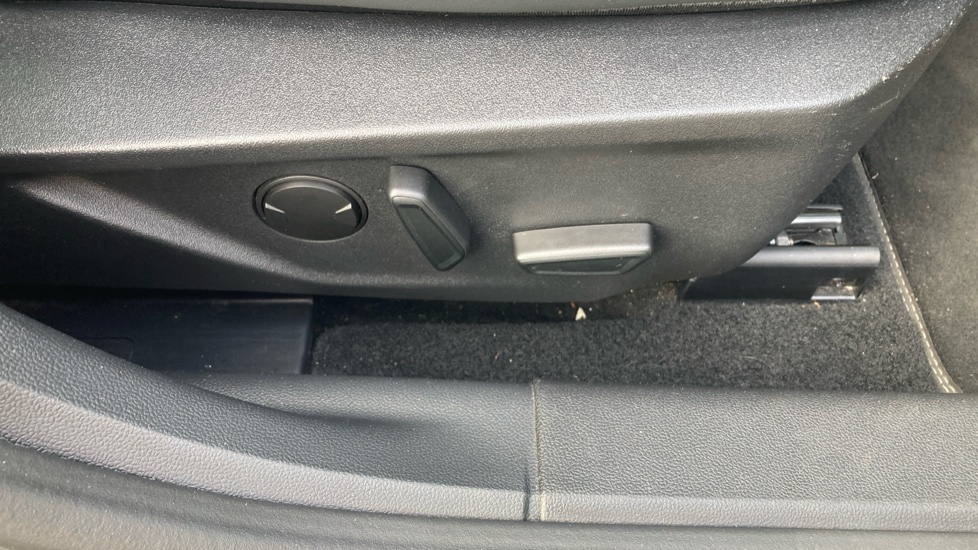 Ford Focus Vignale 1.5 EcoBlue 120 5dr Diesel Hatchback - Image 22