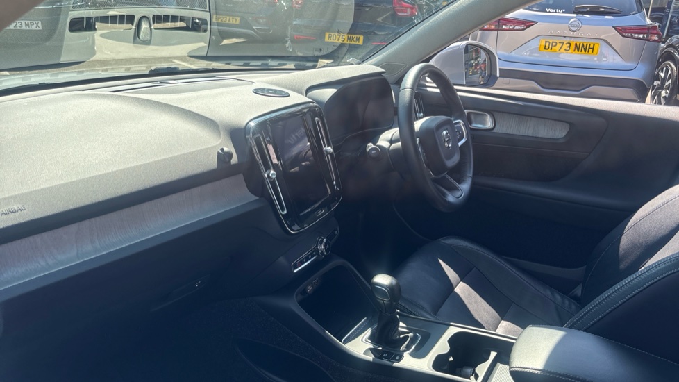 Volvo XC40 1.5 T3 [163] Inscription 5dr Petrol Estate - Image 9