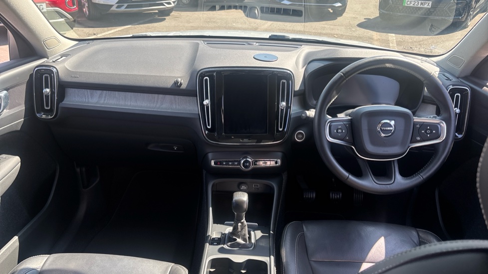 Volvo XC40 1.5 T3 [163] Inscription 5dr Petrol Estate - Image 10