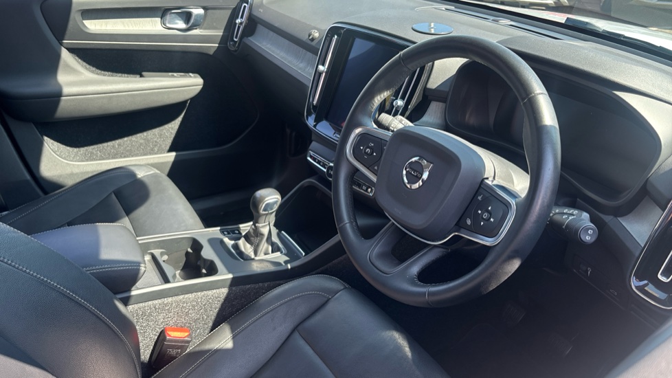 Volvo XC40 1.5 T3 [163] Inscription 5dr Petrol Estate - Image 11