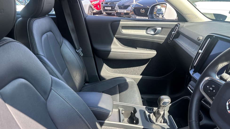 Volvo XC40 1.5 T3 [163] Inscription 5dr Petrol Estate - Image 14