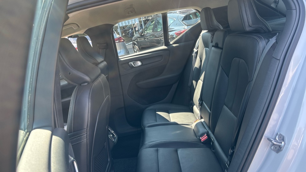 Volvo XC40 1.5 T3 [163] Inscription 5dr Petrol Estate - Image 16