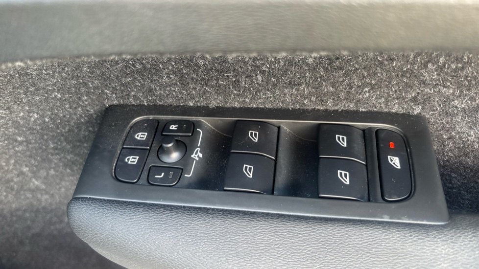 Volvo XC40 1.5 T3 [163] Inscription 5dr Petrol Estate - Image 27