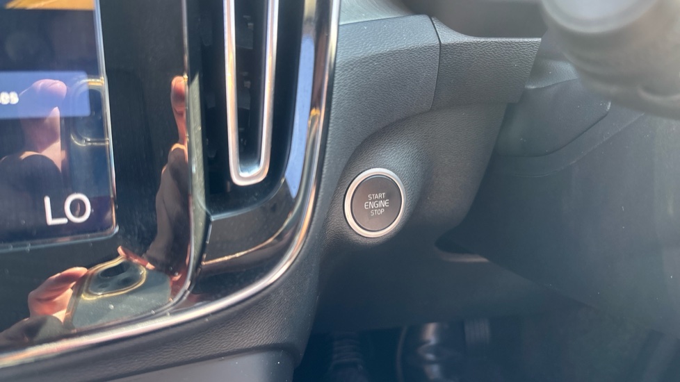Volvo XC40 1.5 T3 [163] Inscription 5dr Petrol Estate - Image 33