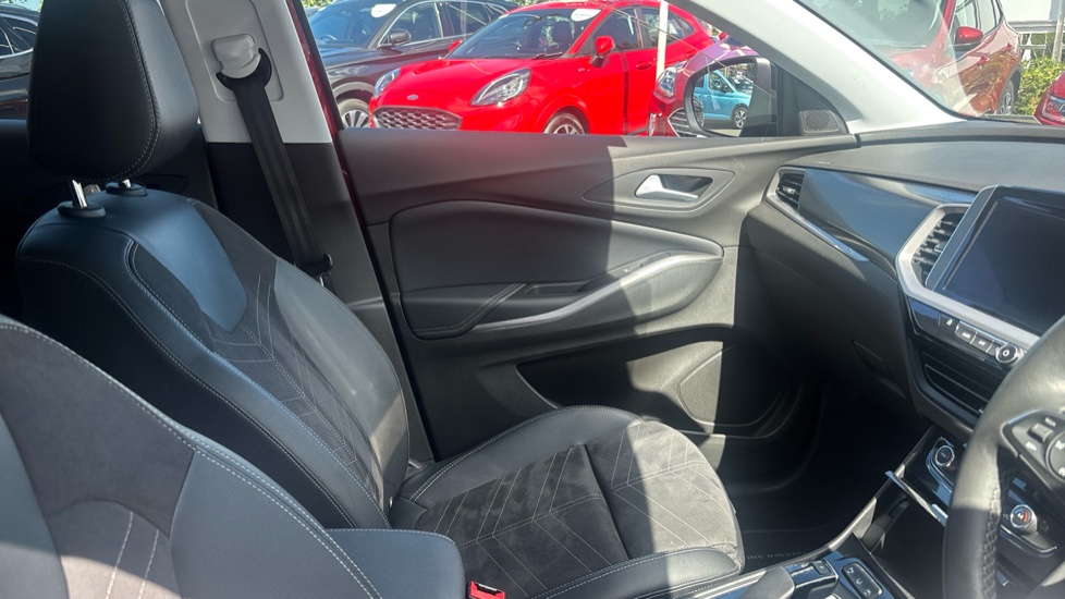 Vauxhall Grandland 1.2 Turbo Ultimate 5dr Auto Petrol Hatchback - Image 14