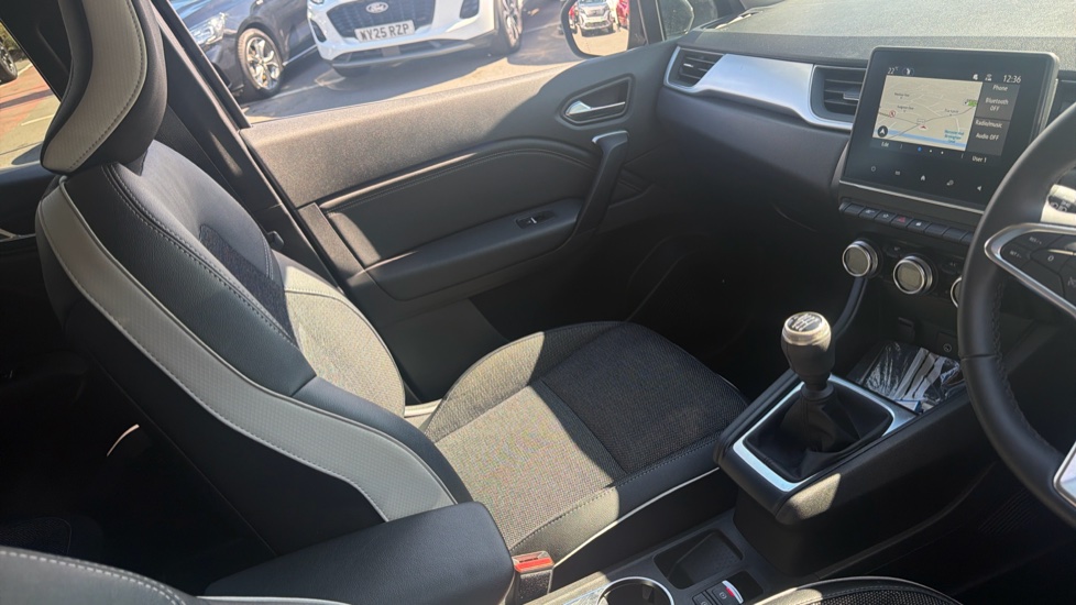 Renault Captur 1.0 TCE 90 Techno 5dr Petrol Hatchback - Image 14