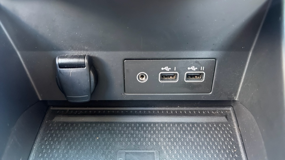 Renault Captur 1.0 TCE 90 Techno 5dr Petrol Hatchback - Image 30