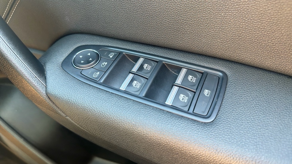 Renault Captur 1.0 TCE 90 Techno 5dr Petrol Hatchback - Image 33