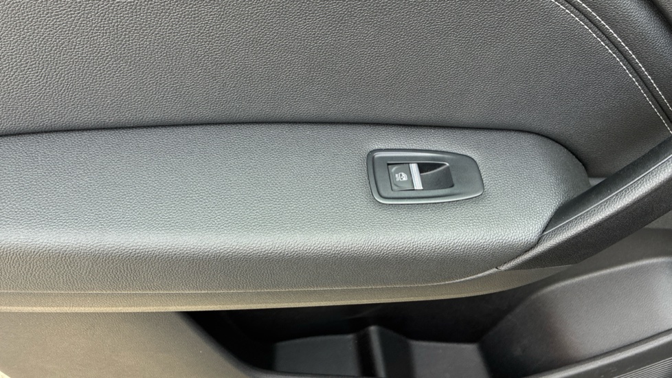 Renault Captur 1.0 TCE 90 Techno 5dr Petrol Hatchback - Image 39