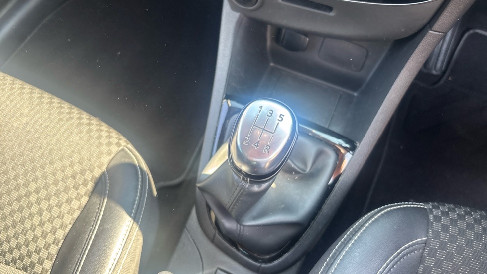 Renault Clio 0.9 TCE 90 GT Line 5dr Petrol Hatchback - Image 13