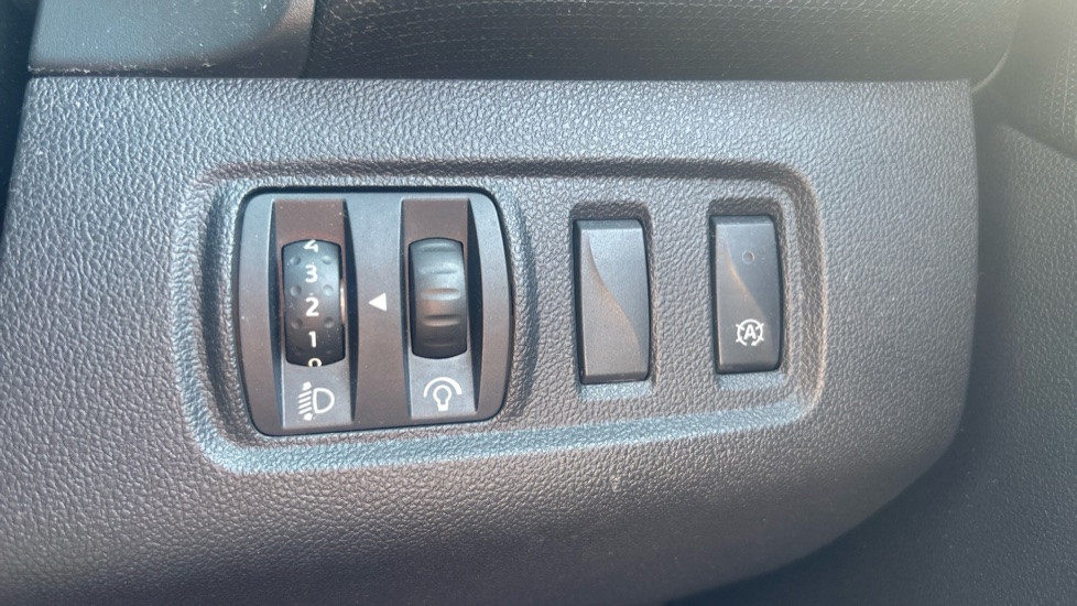 Renault Clio 0.9 TCE 90 GT Line 5dr Petrol Hatchback - Image 28
