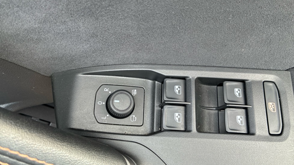 CUPRA Formentor 1.5 eTSI 150 V2 5dr DSG Petrol Estate - Image 33