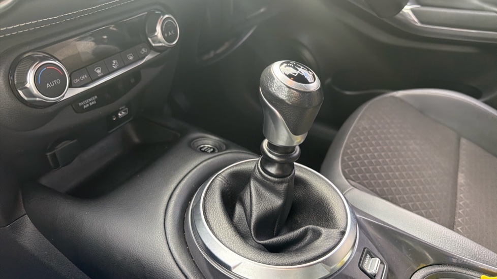 Nissan Juke 1.0 DiG-T 114 N-Connecta 5dr Petrol Hatchback - Image 13