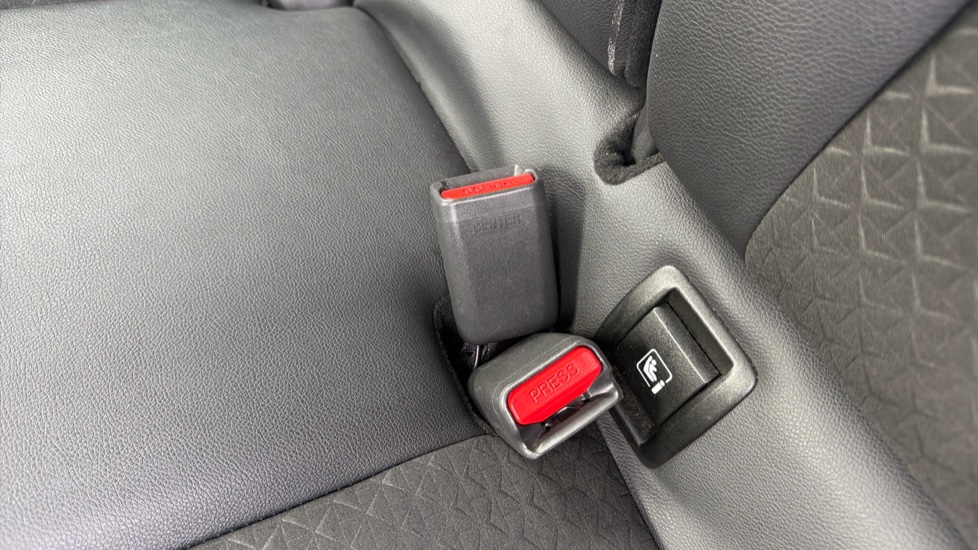 Nissan Juke 1.0 DiG-T 114 N-Connecta 5dr Petrol Hatchback - Image 17