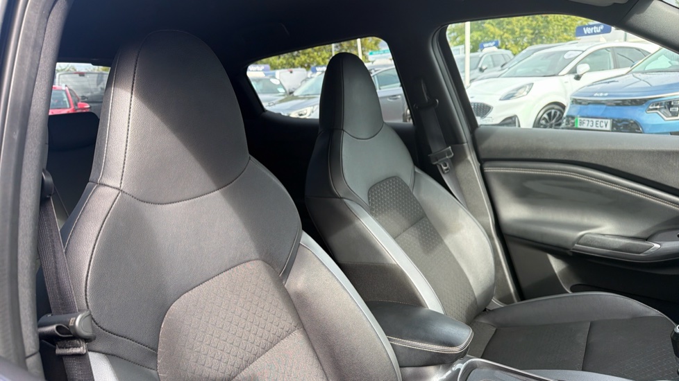 Nissan Juke 1.0 DiG-T 114 N-Connecta 5dr Petrol Hatchback - Image 26