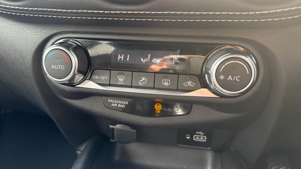 Nissan Juke 1.0 DiG-T 114 N-Connecta 5dr Petrol Hatchback - Image 27
