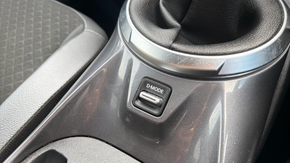 Nissan Juke 1.0 DiG-T 114 N-Connecta 5dr Petrol Hatchback - Image 28
