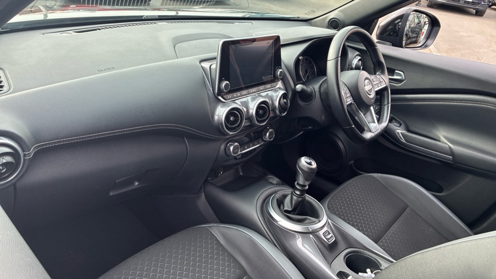 Nissan Juke 1.0 DiG-T 114 N-Connecta 5dr Petrol Hatchback - Image 9