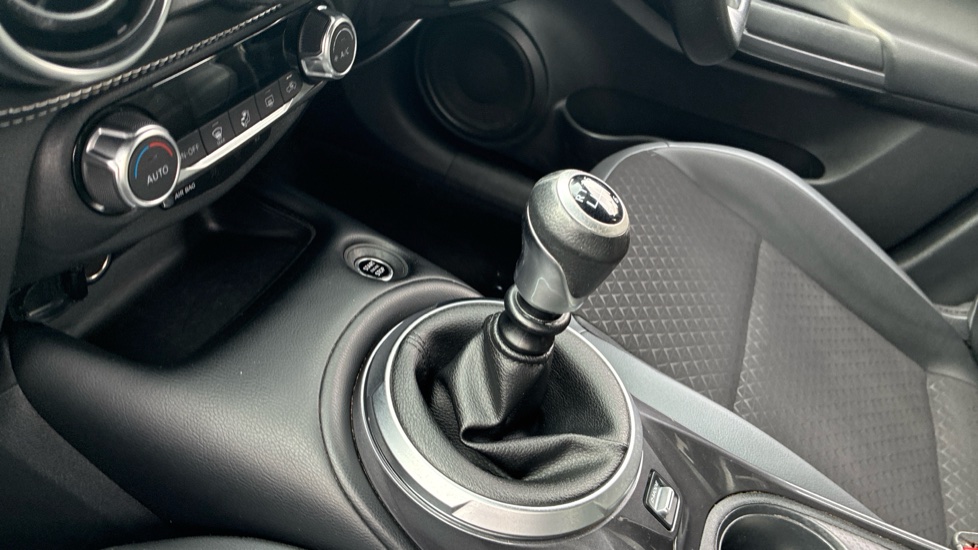 Nissan Juke 1.0 DiG-T 114 N-Connecta 5dr Petrol Hatchback - Image 13