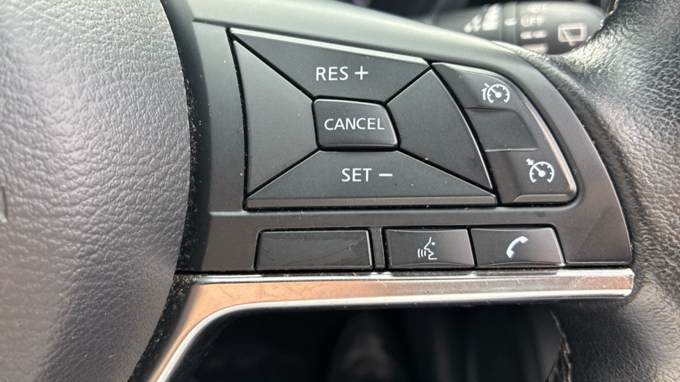 Nissan Juke 1.0 DiG-T 114 N-Connecta 5dr Petrol Hatchback - Image 30