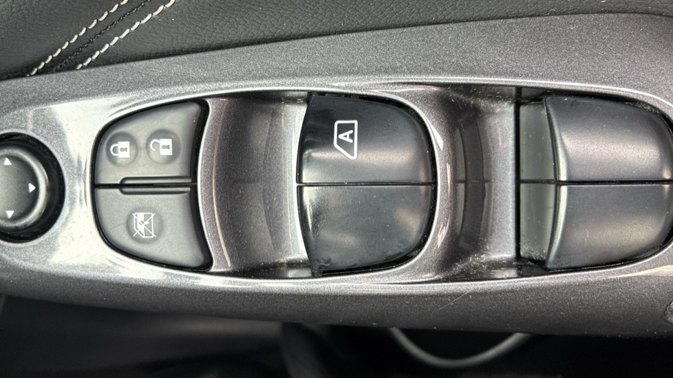 Nissan Juke 1.0 DiG-T 114 N-Connecta 5dr Petrol Hatchback - Image 31