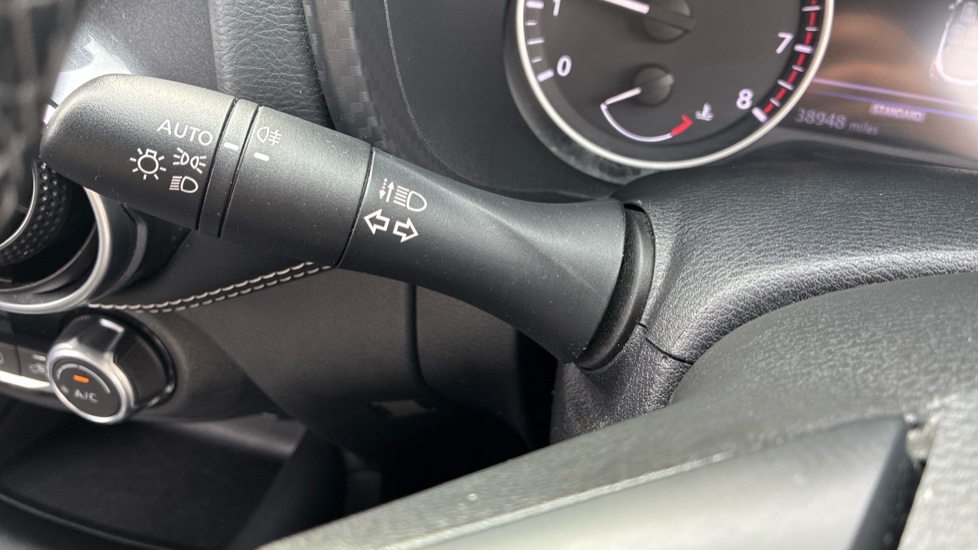 Nissan Juke 1.0 DiG-T 114 N-Connecta 5dr Petrol Hatchback - Image 33
