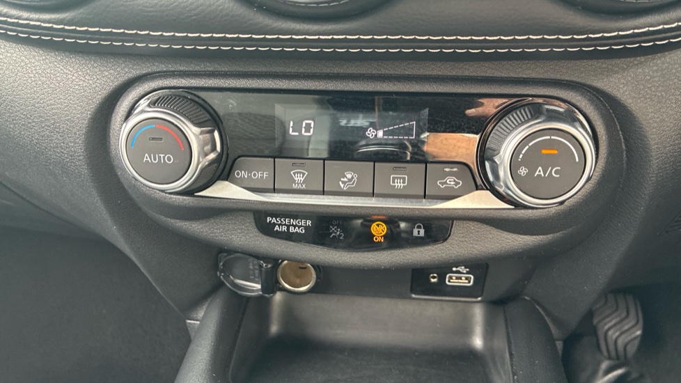 Nissan Juke 1.0 DiG-T 114 N-Connecta 5dr Petrol Hatchback - Image 35