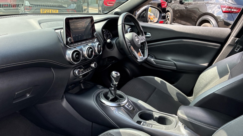 Nissan Juke 1.0 DiG-T 114 N-Connecta 5dr Petrol Hatchback - Image 9