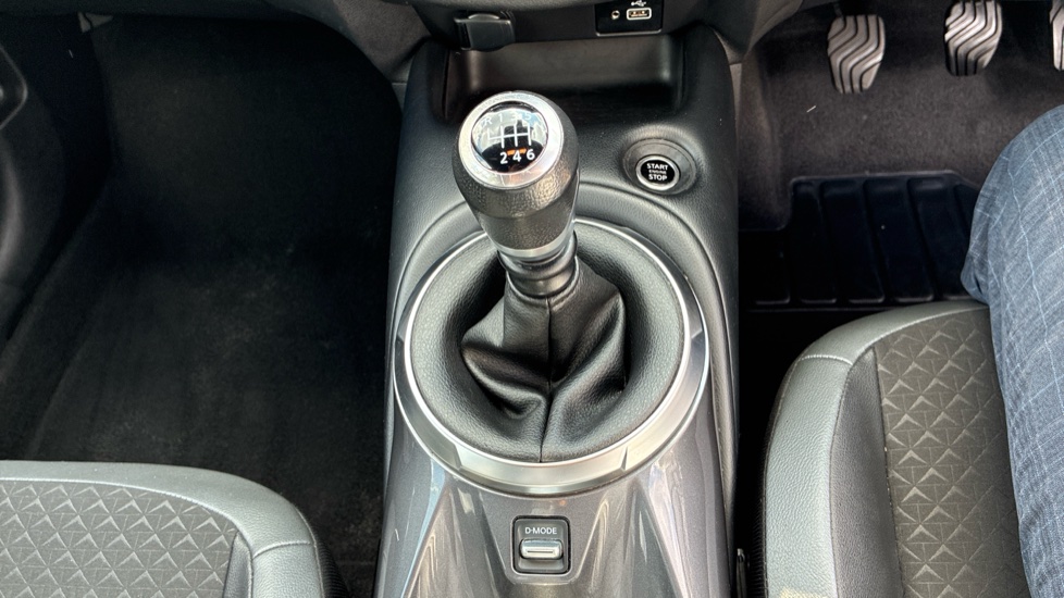 Nissan Juke 1.0 DiG-T 114 N-Connecta 5dr Petrol Hatchback - Image 13