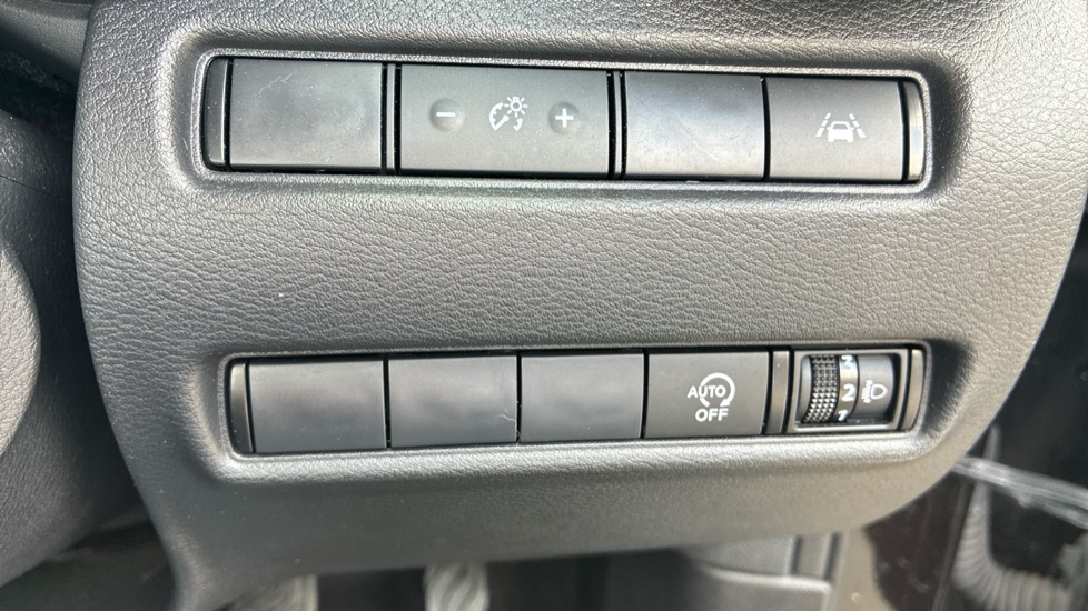 Nissan Juke 1.0 DiG-T 114 N-Connecta 5dr Petrol Hatchback - Image 27