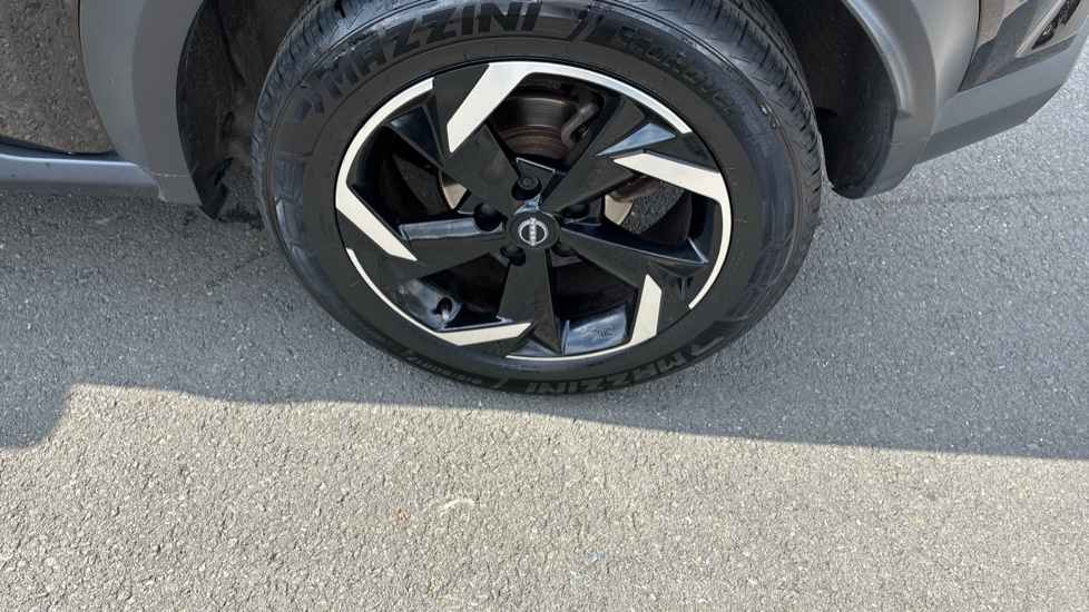 Nissan Juke 1.0 DiG-T 114 N-Connecta 5dr Petrol Hatchback - Image 34