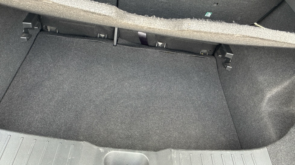 Nissan Juke 1.0 DiG-T 114 N-Connecta 5dr Petrol Hatchback - Image 39