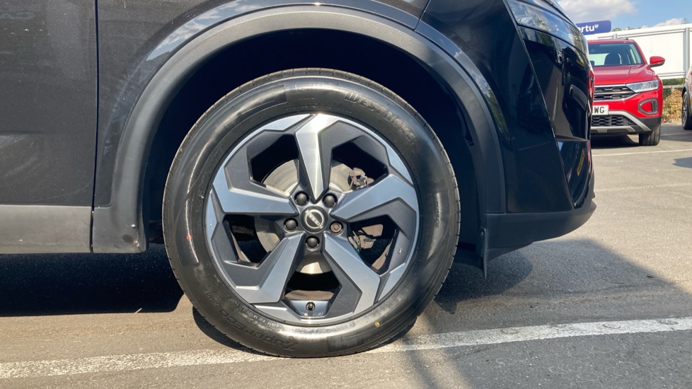 Nissan Qashqai 1.3 DiG-T MH N-Connecta 5dr Petrol Hatchback - Image 7