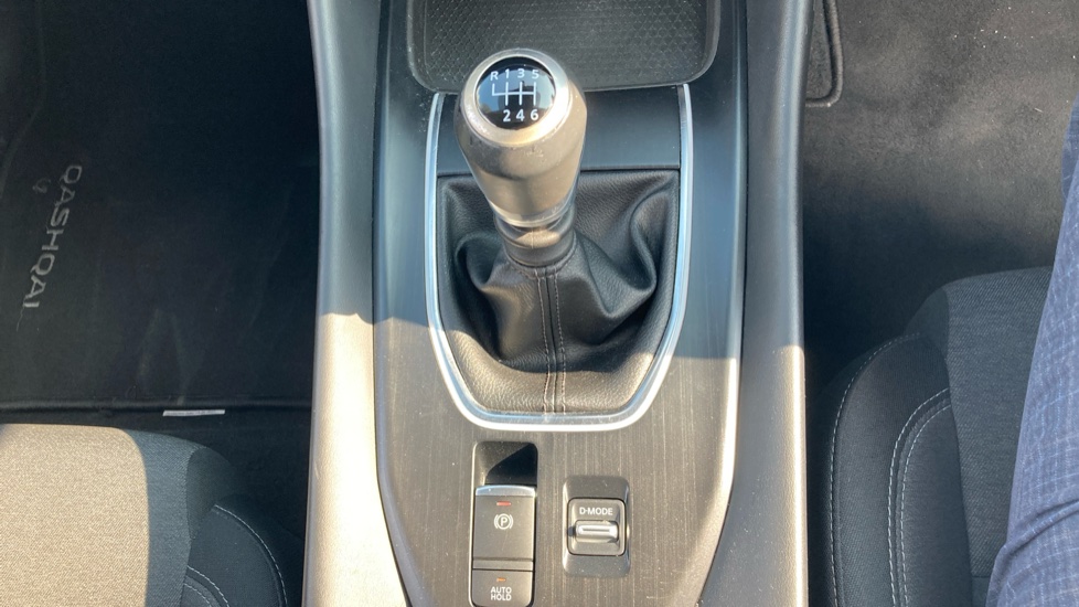 Nissan Qashqai 1.3 DiG-T MH N-Connecta 5dr Petrol Hatchback - Image 13