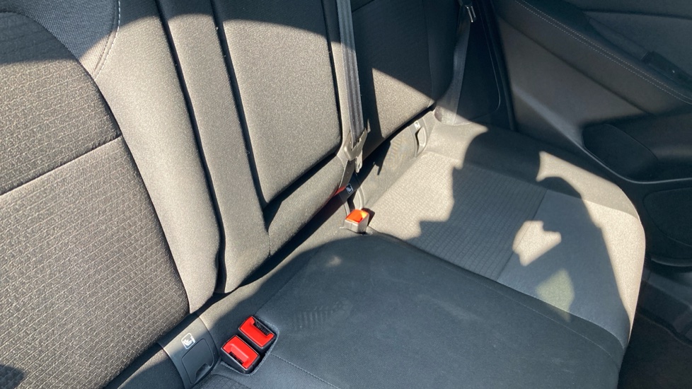 Nissan Qashqai 1.3 DiG-T MH N-Connecta 5dr Petrol Hatchback - Image 17