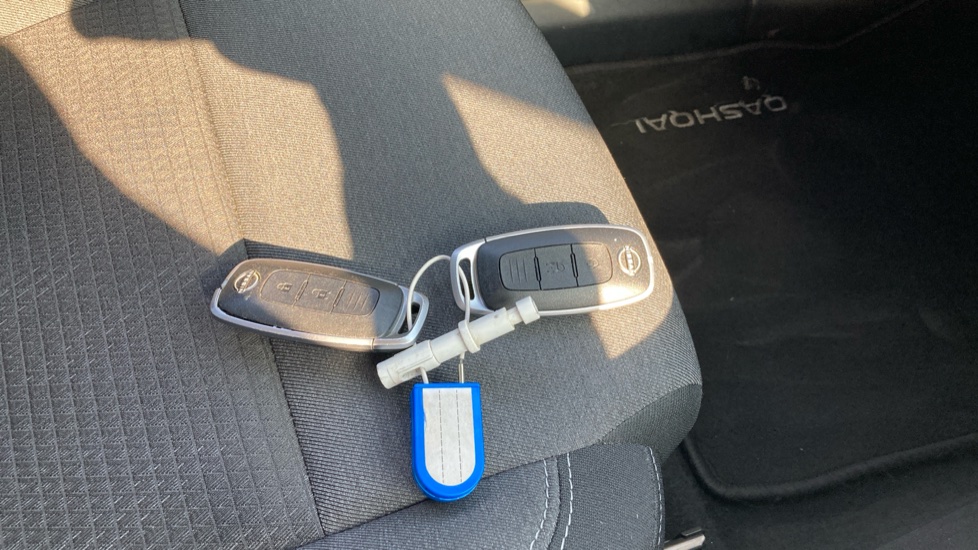 Nissan Qashqai 1.3 DiG-T MH N-Connecta 5dr Petrol Hatchback - Image 20