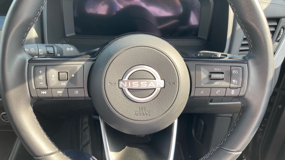 Nissan Qashqai 1.3 DiG-T MH N-Connecta 5dr Petrol Hatchback - Image 21