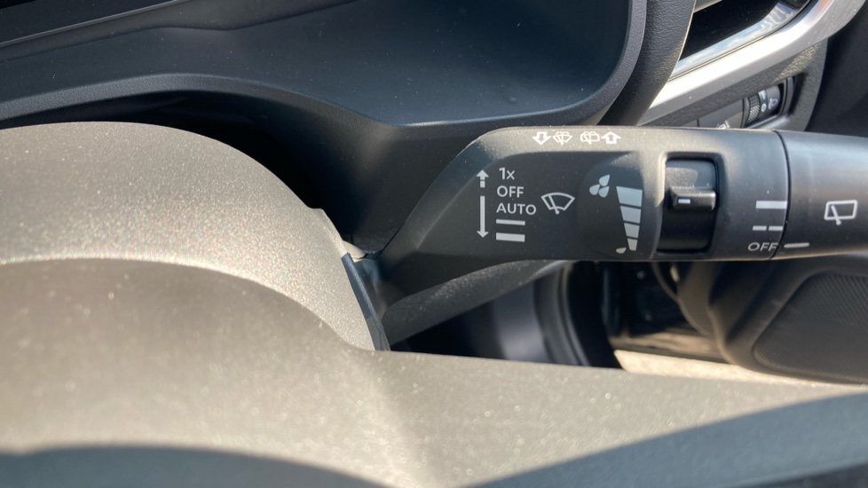 Nissan Qashqai 1.3 DiG-T MH N-Connecta 5dr Petrol Hatchback - Image 24