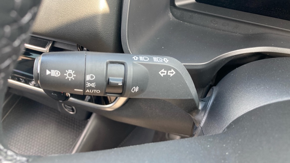 Nissan Qashqai 1.3 DiG-T MH N-Connecta 5dr Petrol Hatchback - Image 25